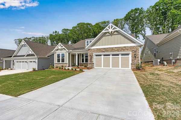 Property Slideshow image 3 of 44 | 13413 cozy ct, Charlotte, NC, 28215