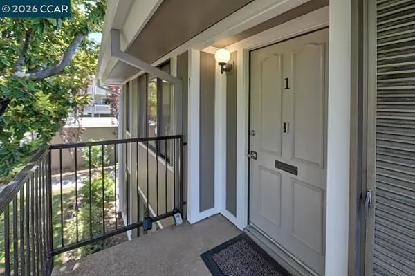 Property Slideshow image 3 of 35 | 2716 tice crk 1, Walnut Creek, CA, 94595