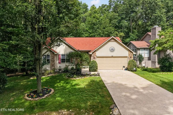 Property Slideshow image 2 of 55 | 154 glenwood dr, Crossville, TN, 38558