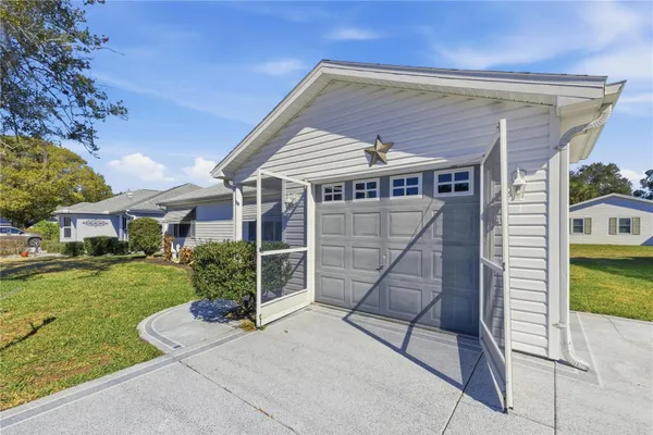 Property Slideshow image 2 of 32 | 529 valencia pl, The Villages, FL, 32159