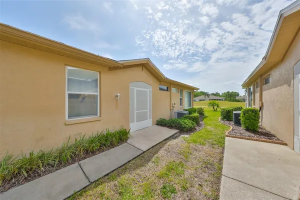 Property Slideshow image 3 of 92 | 2112 acadia greens dr 62, Sun City Center, FL, 33573