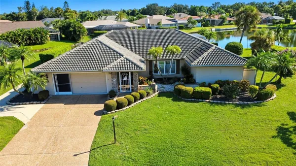 Property Slideshow image 2 of 61 | 6994 country lakes cir, Sarasota, FL, 34243