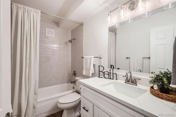 Property Slideshow image 3 of 13 | 610 s clinton st 5a, Denver, CO, 80247