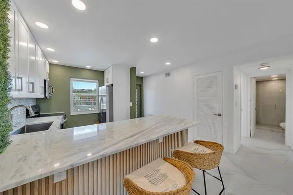 Property Slideshow image 3 of 31 | 9818 marina blvd apt 1225, Boca Raton, FL, 33428