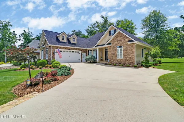 Property Slideshow image 3 of 47 | 237 forest hill dr, Crossville, TN, 38558
