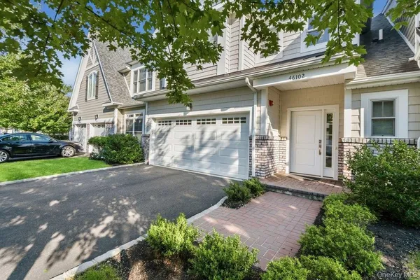 Property Slideshow image 3 of 48 | 46102 silver birch ln, Oyster Bay, NY, 11803