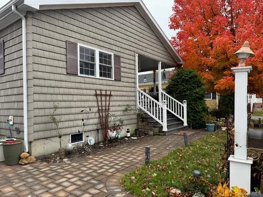 Property Slideshow image 2 of 7 | 1661 old country rd unit 539, Riverhead, NY, 11901