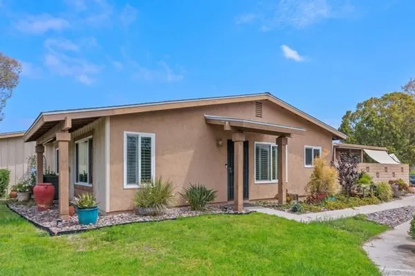 Property Slideshow image 3 of 33 | 4411 kittiwake way, Oceanside, CA, 92057
