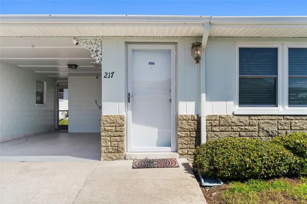 Property Slideshow image 3 of 30 | 12400 park blvd 217, Seminole, FL, 33772