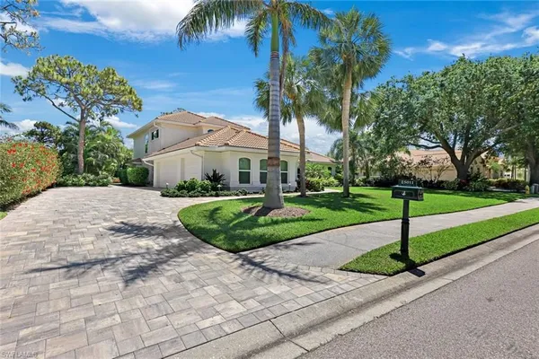 Property Slideshow image 3 of 50 | 25011 goldcrest dr, Bonita Springs, FL, 34134