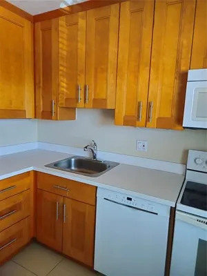 Property Slideshow image 3 of 35 | 7500 nw 5th pl apt 201, Margate, FL, 33063