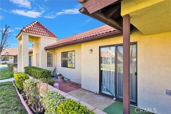 Property Slideshow image 3 of 33 | 19228 cottonwood dr, Apple Valley, CA, 92308