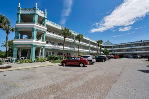 Property Slideshow image 3 of 60 | 2370 jamaican st 64, Clearwater, FL, 33763