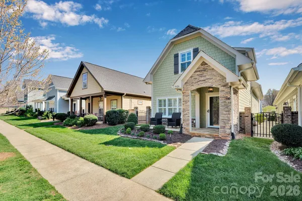 Property Slideshow image 2 of 32 | 7526 fairway villa cir, Denver, NC, 28037