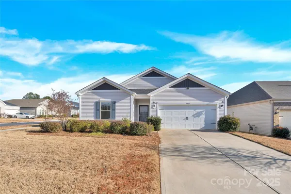Property Slideshow image 3 of 40 | 3005 striped maple ct, Charlotte, NC, 28215