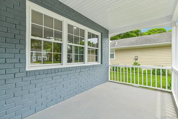 Property Slideshow image 3 of 34 | 190 canterbury dr, Brookhaven, NY, 11961