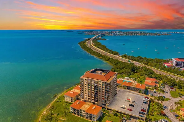 Property Slideshow image 2 of 83 | 6372 palma del mar blvd 304, St Petersburg, FL, 33715