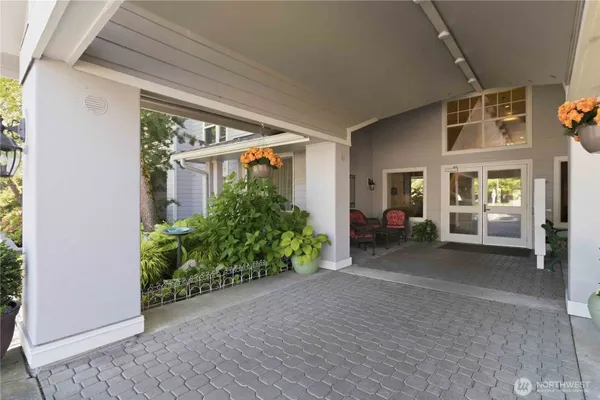 Property Slideshow image 2 of 33 | 3941 226th pl 103, Issaquah, WA, 98029