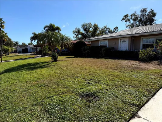 Property Slideshow image 3 of 35 | 3312 spring mill cir, Sarasota, FL, 34239