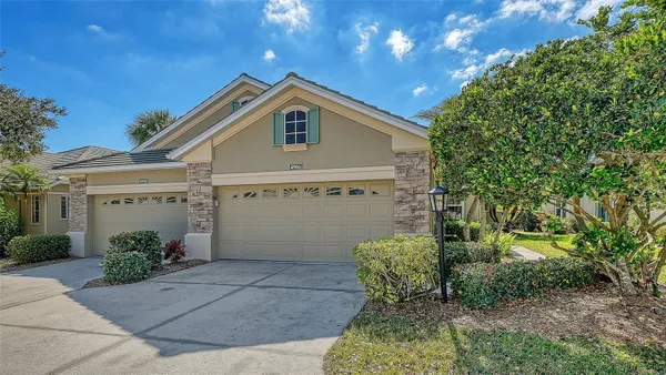 Property Slideshow image 2 of 61 | 4906 lakescene pl, Sarasota, FL, 34243