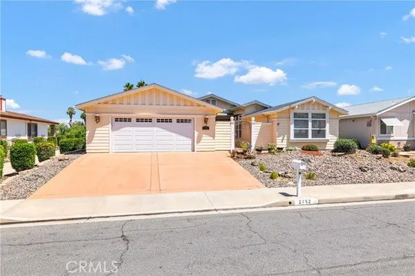 Property Slideshow image 2 of 48 | 2752 peach tree st, Hemet, CA, 92545