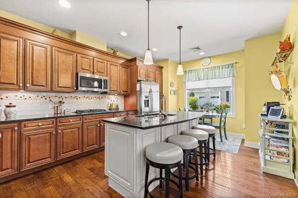 Property Slideshow image 3 of 37 | 43 yesterday dr, Cold Spring, NY, 10516