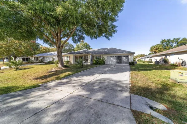 Property Slideshow image 2 of 33 | 6241 sw 84th pl, Ocala, FL, 34476