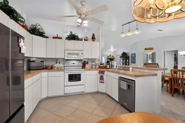 Property Slideshow image 3 of 18 | 9961 sw 61st ct, Ocala, FL, 34476