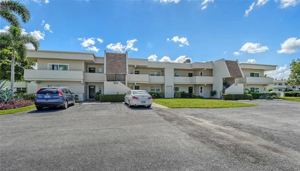 Property Slideshow image 2 of 66 | 7251 w country club dr 226, Sarasota, FL, 34243