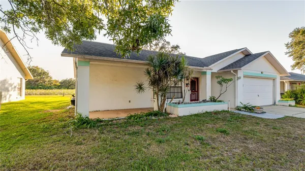 Property Slideshow image 2 of 39 | 10733 fallen leaf ln, Port Richey, FL, 34668