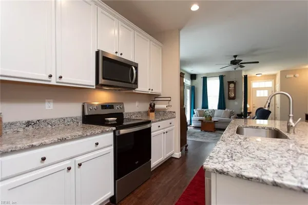 Property Slideshow image 3 of 50 | 200 durham st, Smithfield, VA, 23430