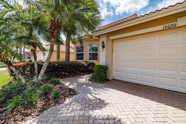 Property Slideshow image 3 of 87 | 16020 golden lakes dr, Wimauma, FL, 33598