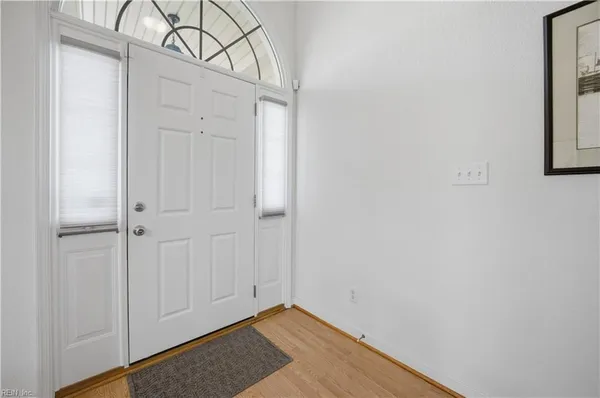 Property Slideshow image 3 of 50 | 1427 hawick ter, Chesapeake, VA, 23322