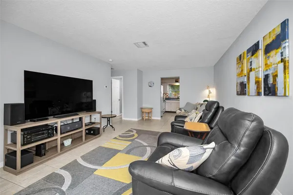 Property Slideshow image 3 of 36 | 852 oxford ct, Dunedin, FL, 34698