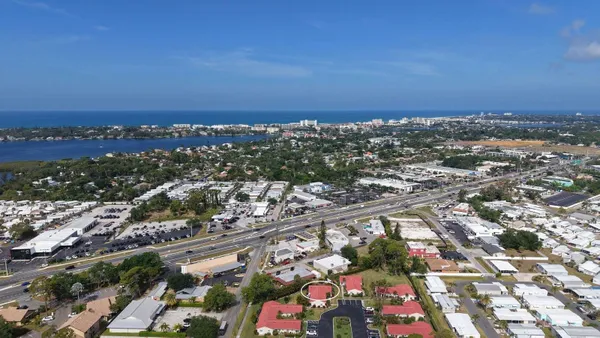 Property Slideshow image 3 of 48 | 2121 pueblo cir v6, Sarasota, FL, 34231