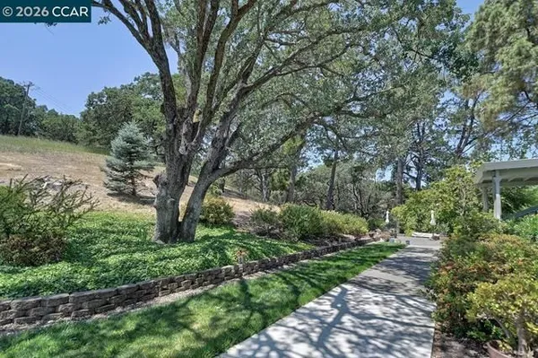Property Slideshow image 2 of 43 | 1332 singingwood ct 5, Walnut Creek, CA, 94595
