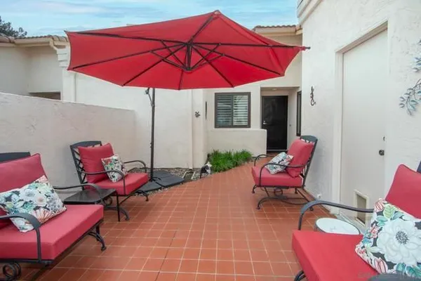 Property Slideshow image 3 of 39 | 12825 via moura, San Diego, CA, 92128