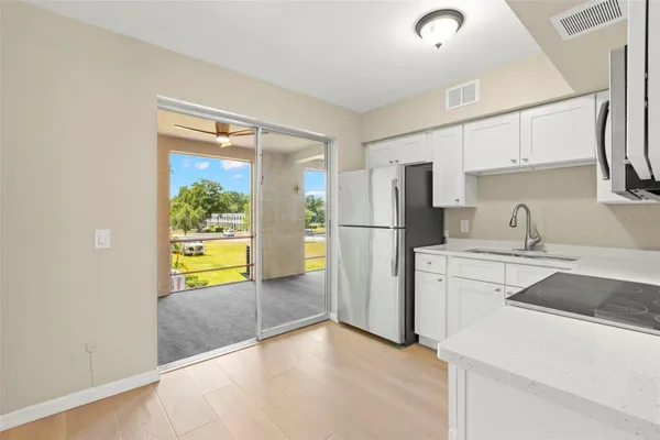Property Slideshow image 3 of 39 | 2433 brazilia dr 41, Clearwater, FL, 33763