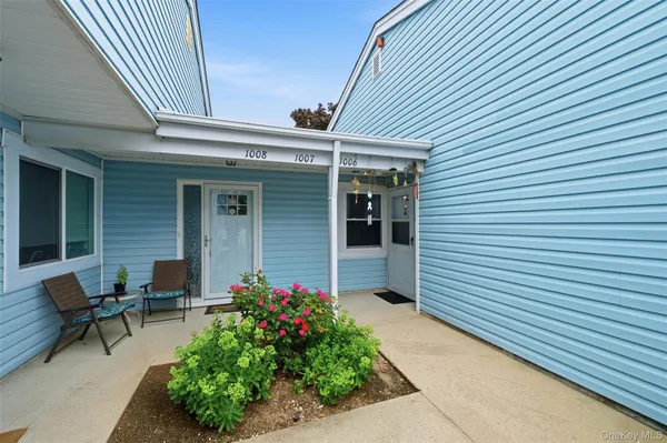 Property Slideshow image 2 of 35 | 1006 cabot path, Smithtown, NY, 11780