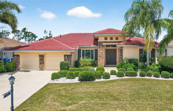 Property Slideshow image 2 of 42 | 2212 myrtle vista ct, Sun City Center, FL, 33573