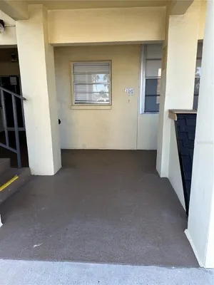 Property Slideshow image 2 of 32 | 4700 cove cir 107, St Petersburg, FL, 33708