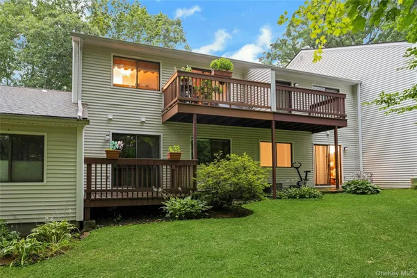 Property Slideshow image 3 of 21 | 90 molly pitcher ln f, Yorktown, NY, 10598