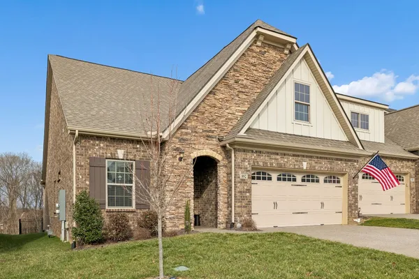 Property Slideshow image 2 of 47 | 892 meadowcrest way, Lebanon, TN, 37090