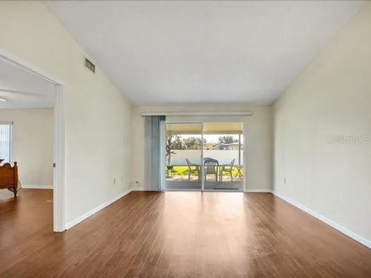 Property Slideshow image 3 of 36 | 1585 oakview cir, Winter Haven, FL, 33880