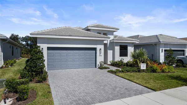 Property Slideshow image 2 of 26 | 4984 fairhope cir, Lakewood Ranch, FL, 34211