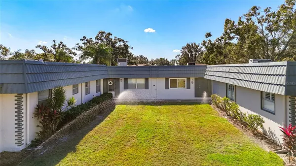 Property Slideshow image 3 of 40 | 1811 bedford ln 166, Sun City Center, FL, 33573
