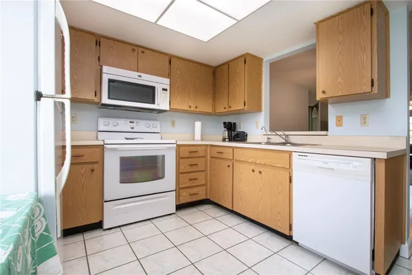 Property Slideshow image 3 of 59 | 2017 hullhouse dr 351, Sun City Center, FL, 33573