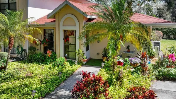 Property Slideshow image 2 of 63 | 324 knottwood ct, Sun City Center, FL, 33573