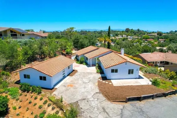 Property Slideshow image 3 of 44 | 10236 lake meadow ln, Escondido, CA, 92026