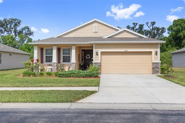 Property Slideshow image 2 of 75 | 12421 eastpointe dr, Dade City, FL, 33525